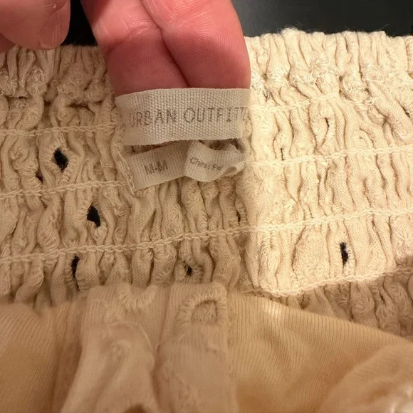 Urban Outfitters Cream Eyelet Puff-Sleeve Crop Top - Picture 3 of 4